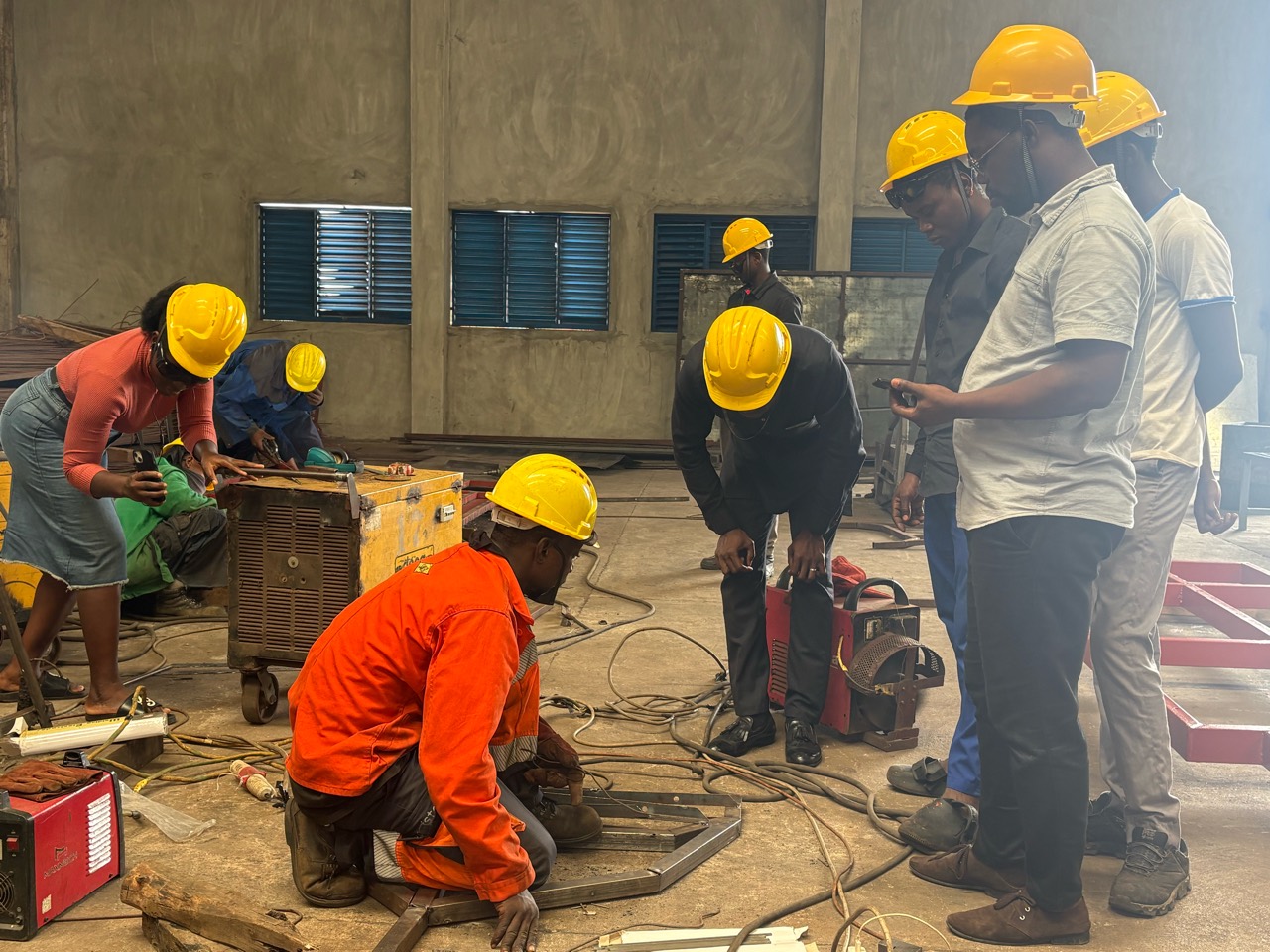 Renforcer, meuler, peindre — chantier AGOOJIYÉ